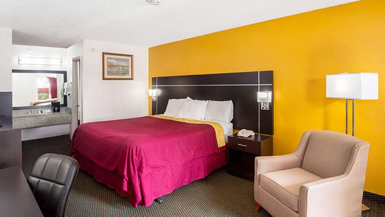 Magnuson Hotel Bradenton Bagian luar foto