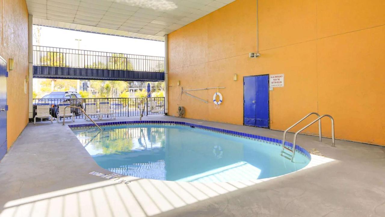 Magnuson Hotel Bradenton Bagian luar foto