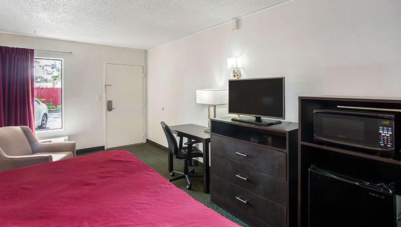 Magnuson Hotel Bradenton Bagian luar foto