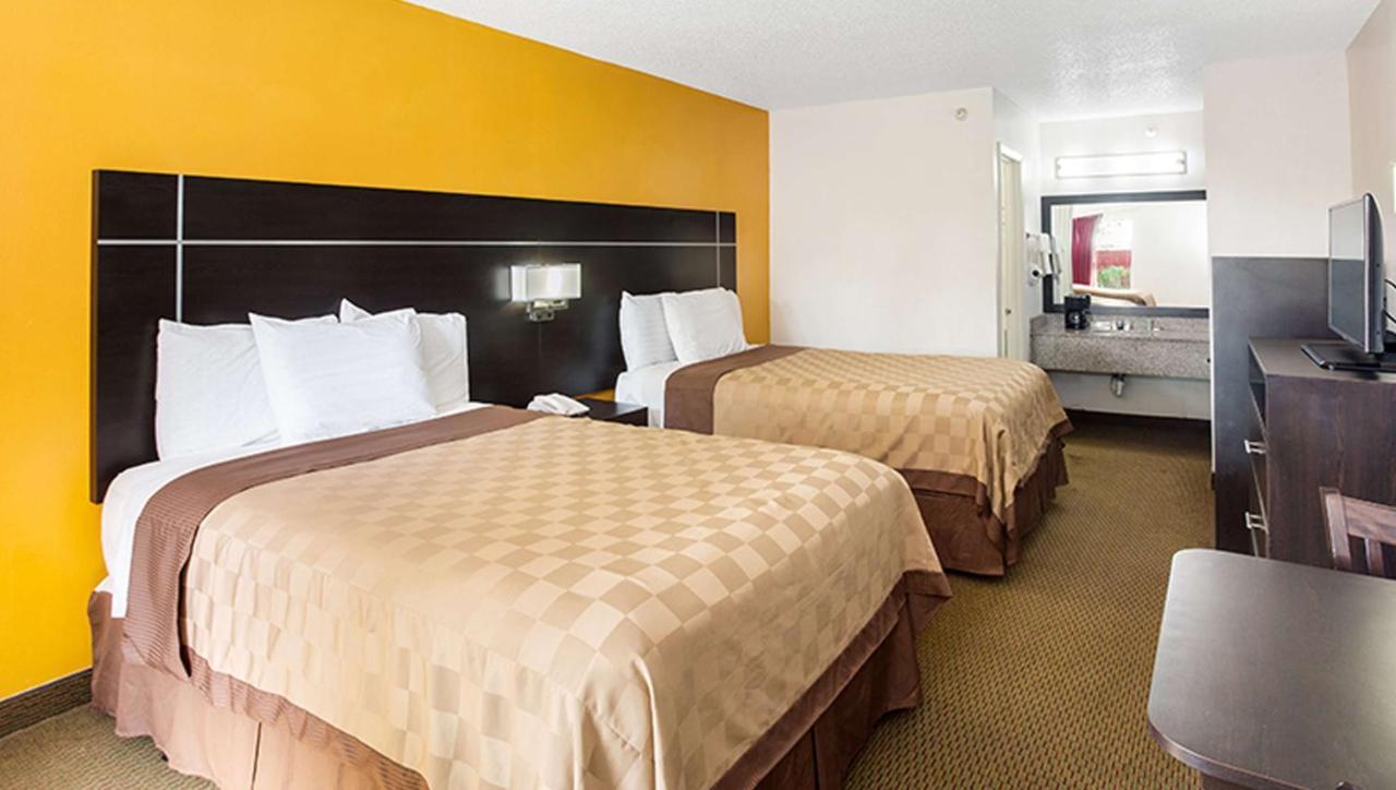 Magnuson Hotel Bradenton Bagian luar foto