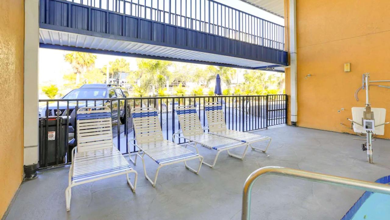 Magnuson Hotel Bradenton Bagian luar foto