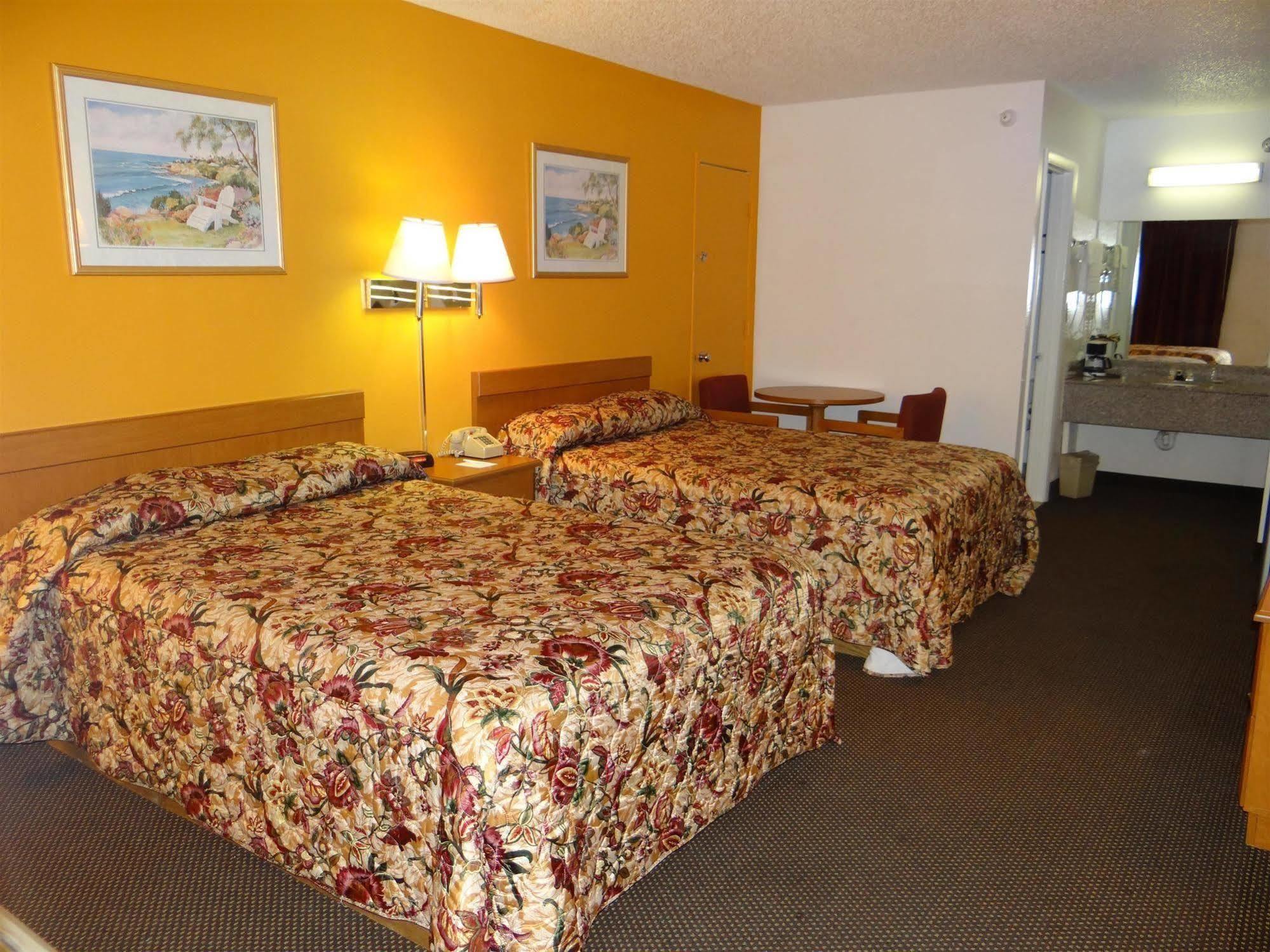 Magnuson Hotel Bradenton Bagian luar foto