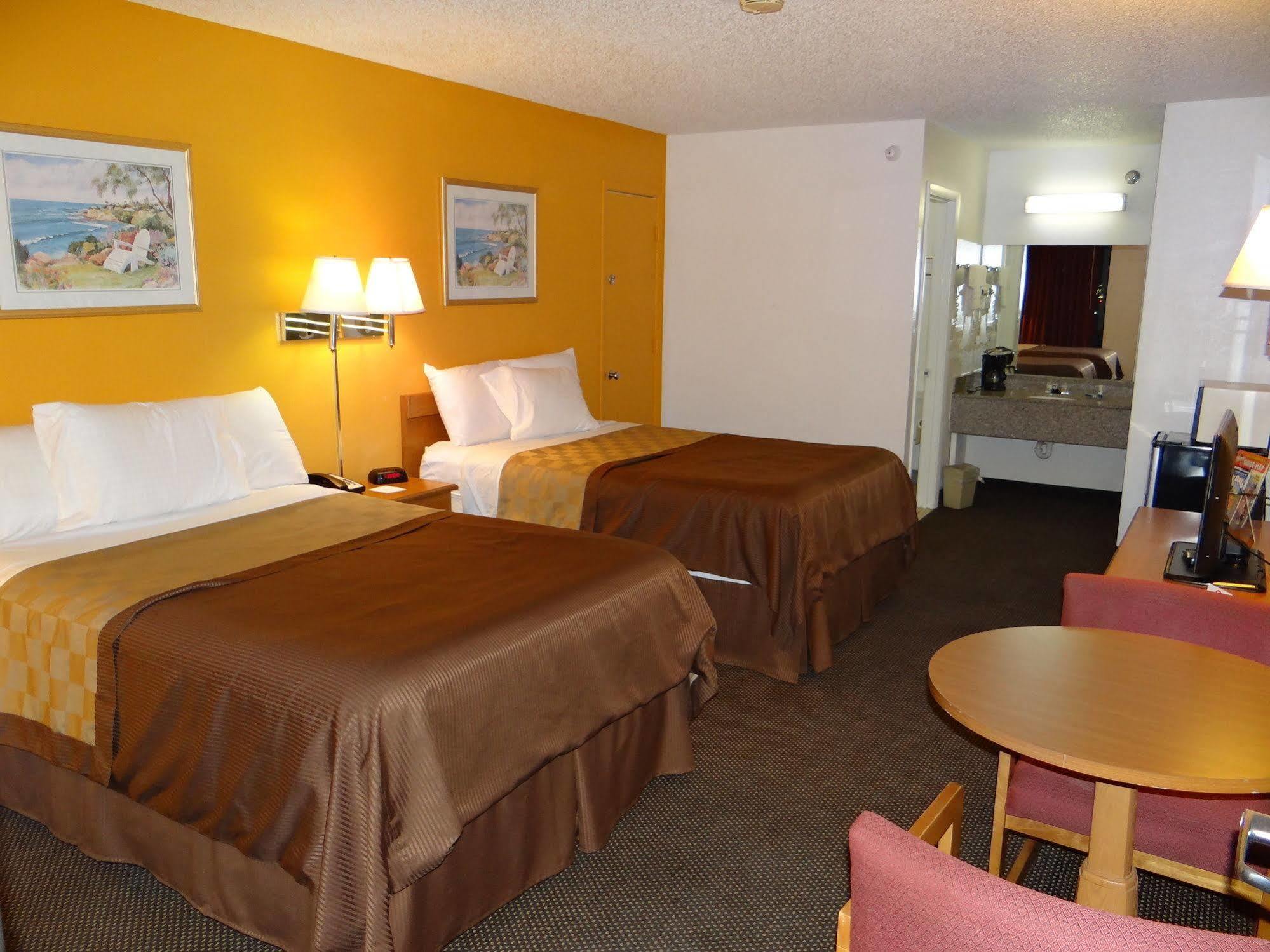 Magnuson Hotel Bradenton Bagian luar foto