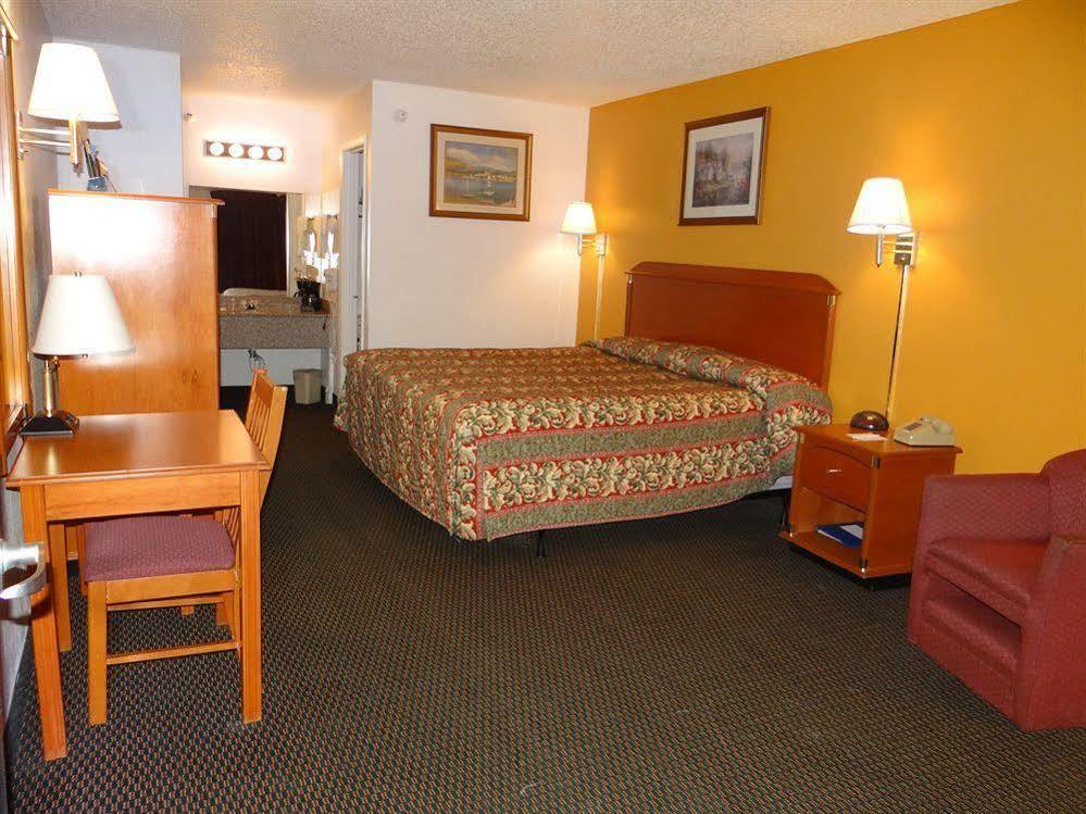 Magnuson Hotel Bradenton Bagian luar foto