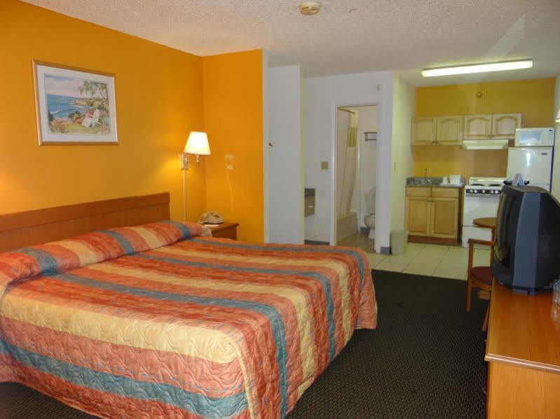 Magnuson Hotel Bradenton Bagian luar foto