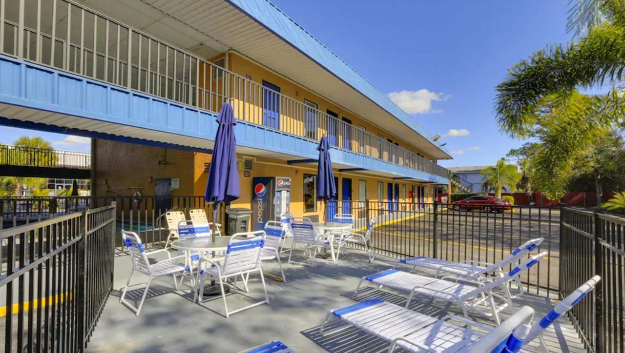 Magnuson Hotel Bradenton Bagian luar foto