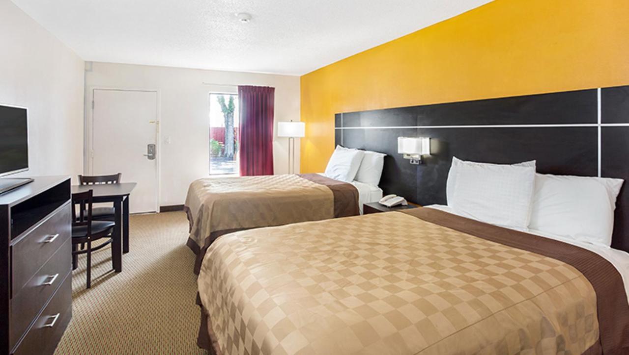 Magnuson Hotel Bradenton Bagian luar foto